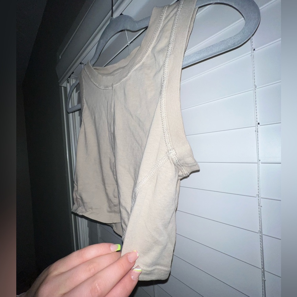 Cropped Open Back Tank - Picture 3 of 7